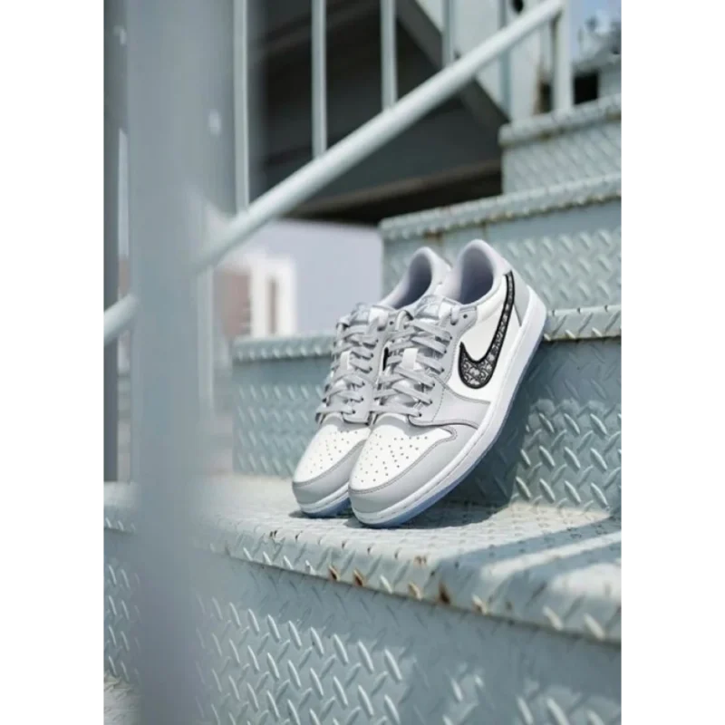 Stylish Nike Air Jordan Retro 1 Low Shoes for Men (SW4804)