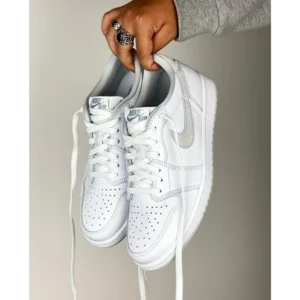 Classy Jordan Retro 1 Low Neutral Grey Shoes for Men (SOH69)