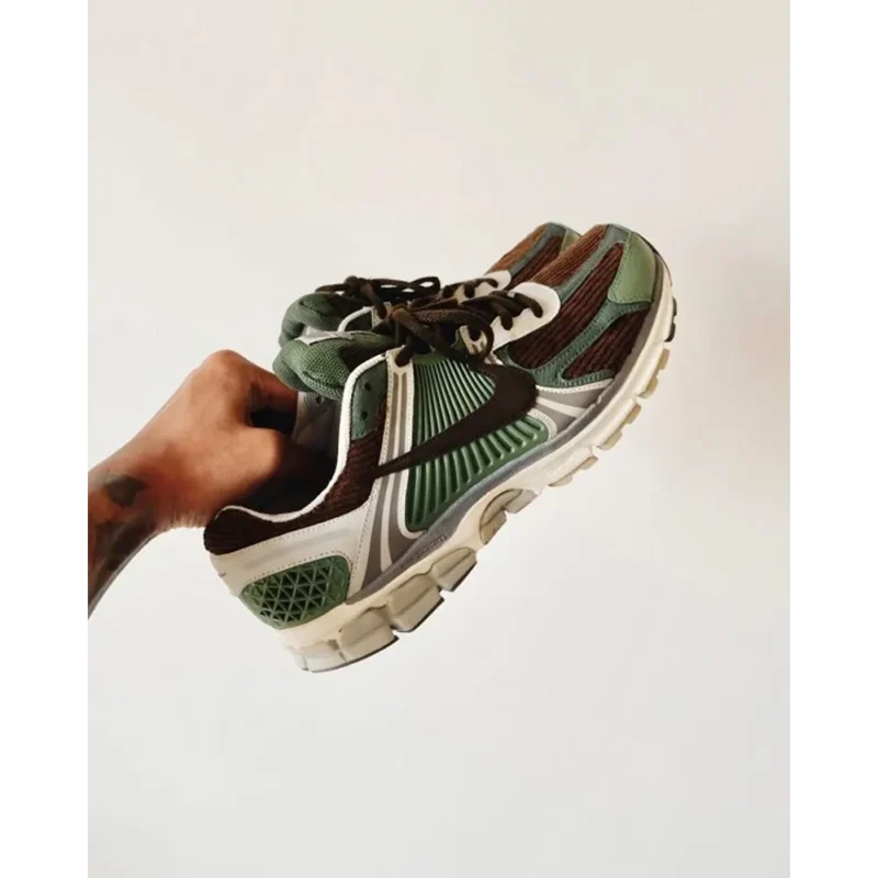 8aea3427db097331bfa7232a8dec41c4.webp Superb Nike Zoom Vomero 5 Shoes for Men (SL4630)