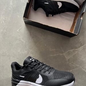 Nike Lunar Roam Sneakers