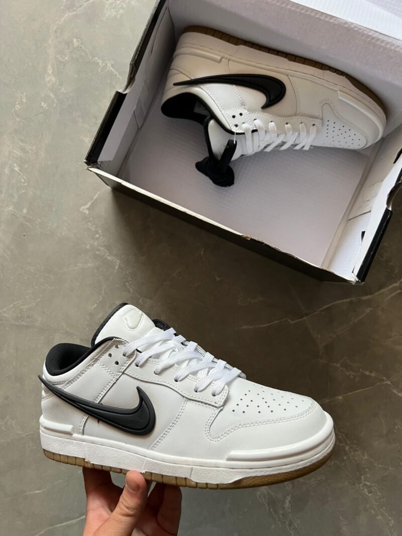 Nike SB Dunk Low Sneakers