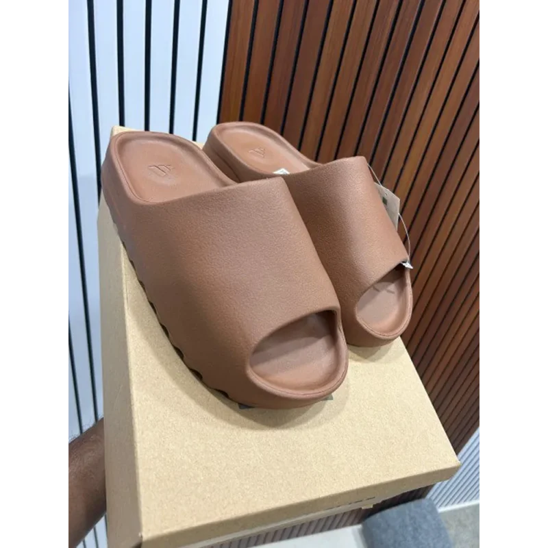 Luxurious Adidas Yeezy Slides For Men (SFS1889)